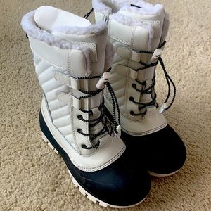 New with tags Snow Boots!
